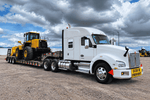 Lowboy cama baja transporte de escavadora